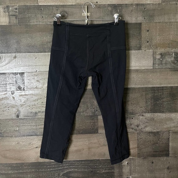 SOLD Lululemon Crop 6 - Picture 3 of 3